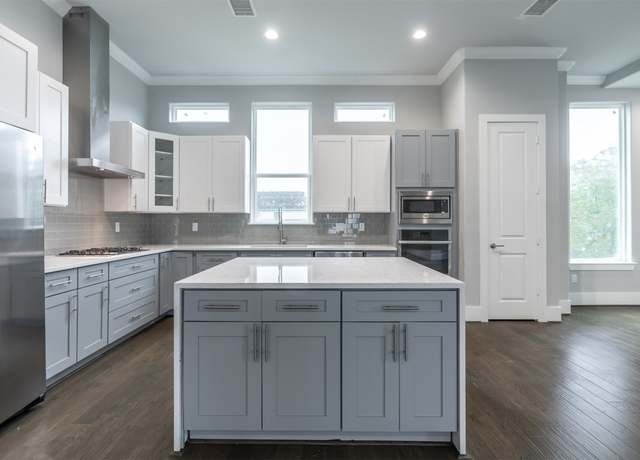 Property at 1541 W 22nd St, Houston, TX 77008, 3 beds, 3.5 baths