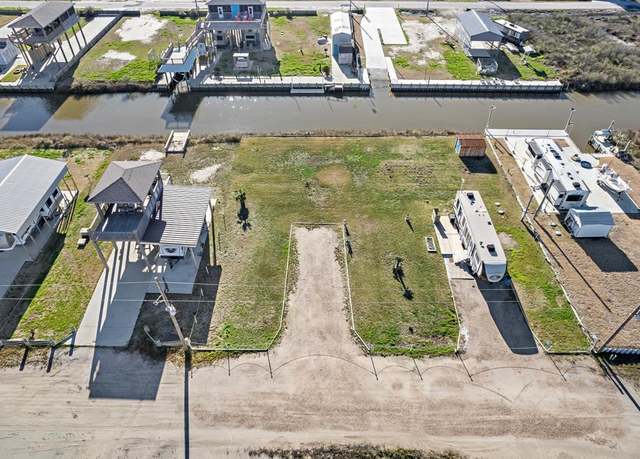 Property at 1125 Paisley St, Gilchrist, TX 77617