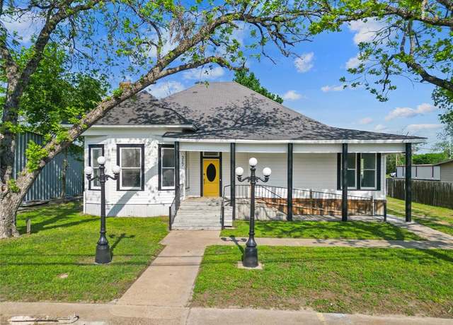 Property at 327 S Robb St, Trinity, TX 75862, 5 beds, 1 bath