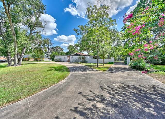 Property at 312 Cedar Cir, Brenham, TX 77833, 3 beds, 3 baths