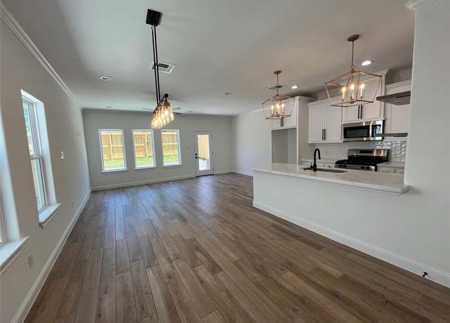 Property at 114 Capetown Cir, Conroe, TX 77356, 3 beds, 2.5 baths