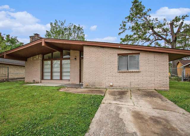 Property at 9206 Woodlyn Rd, Houston, TX 77078, 4 beds, 1.5 baths