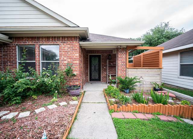 Property at 2936 Standing Springs Ln, Dickinson, TX 77539, 3 beds, 2 baths