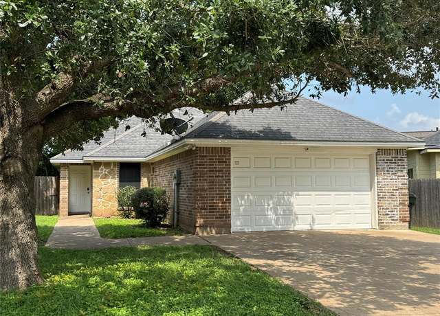Property at 1003 South Dr, Bryan, TX 77803, 4 beds, 2 baths