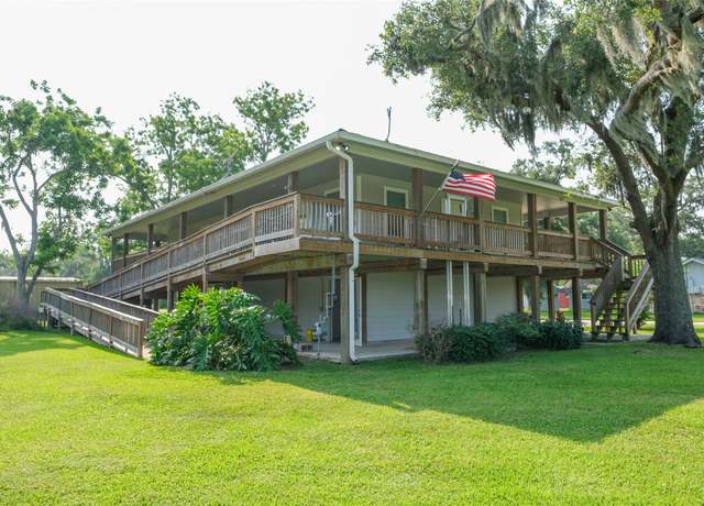 Property at 915 Live Oak Dr, Jones Creek, TX 77541, 2 beds, 2.5 baths
