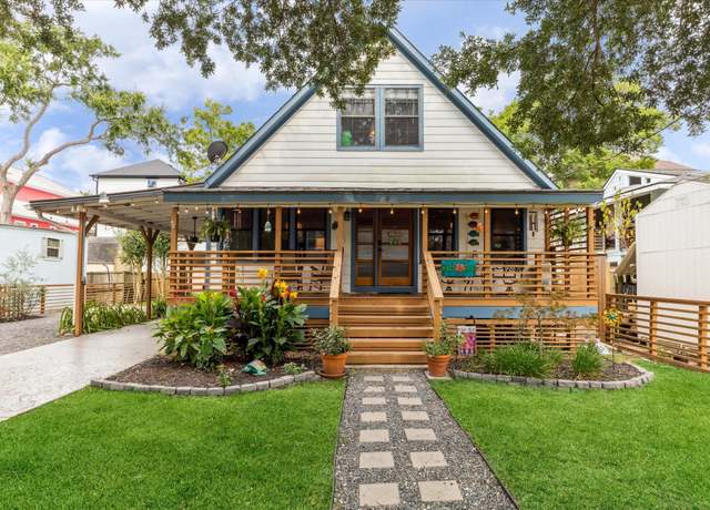 Property at 210 Queen Rd, Clear Lake Shores, TX 77565, 3 beds, 3 baths