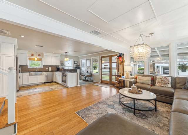 Property at 210 Queen Rd, Clear Lake Shores, TX 77565, 3 beds, 3 baths