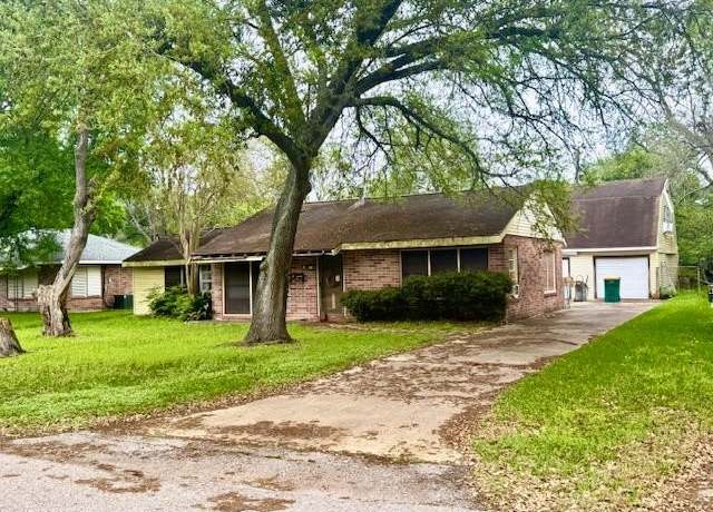 Property at 1607 W Houston Dr, La Marque, TX 77568, 3 beds, 2 baths