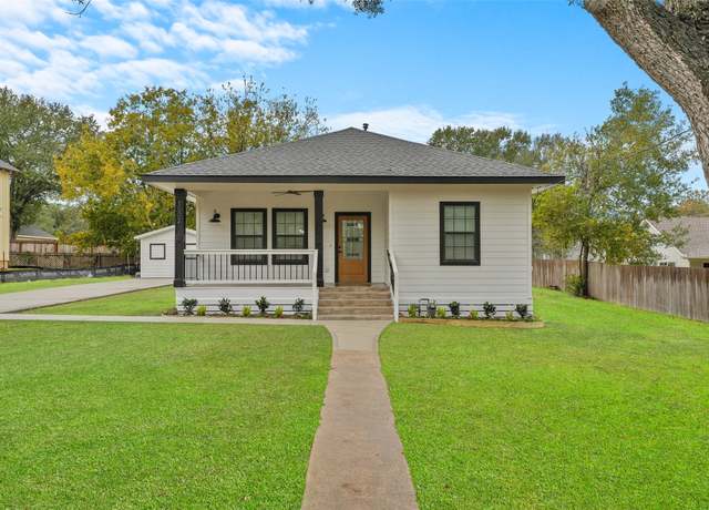 Property at 1502 S Jackson St, Brenham, TX 77833, 3 beds, 2 baths