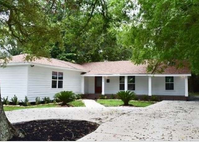 Property at 330 S Caldwood Dr, Beaumont, TX 77707, 5 beds, 3 baths