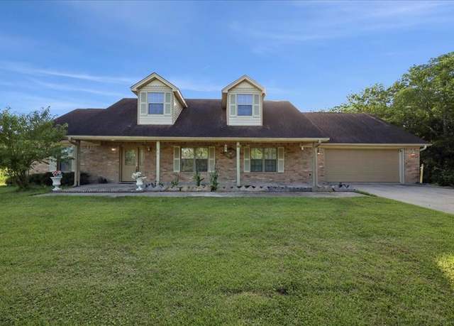 Property at 11156 Country Ln, Beaumont, TX 77705, 3 beds, 2 baths