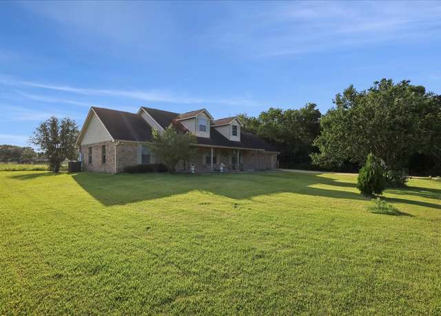 Property at 11156 Country Ln, Beaumont, TX 77705, 3 beds, 2 baths