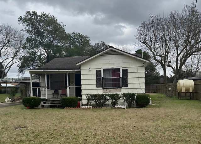 Property at 1834 San Jacinto, Liberty, TX 77575, 2 beds, 1.5 baths