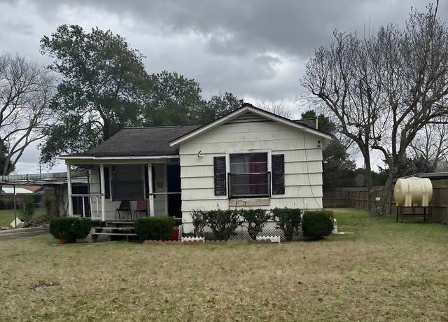 Property at 1834 San Jacinto, Liberty, TX 77575, 2 beds, 1.5 baths