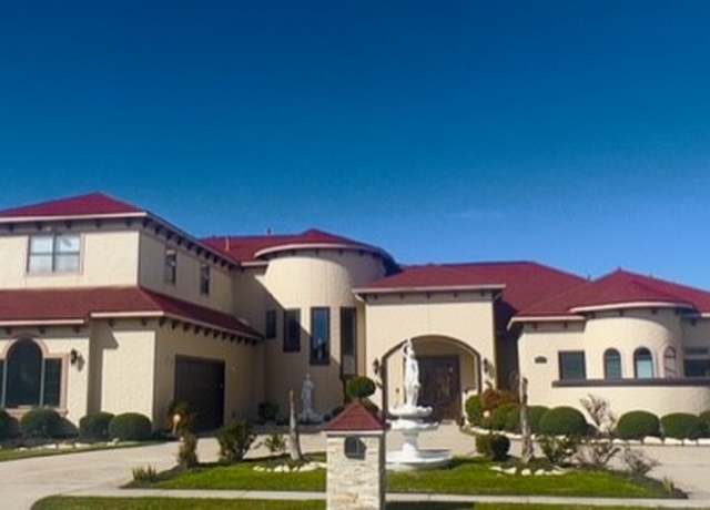 Property at 6631 Emerald Dr, Pasadena, TX 77505, 4 beds, 4.5 baths