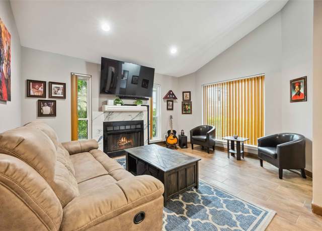Property at 13459 Parkway Blvd, Sugar Land, TX 77478, 2 beds, 1.5 baths