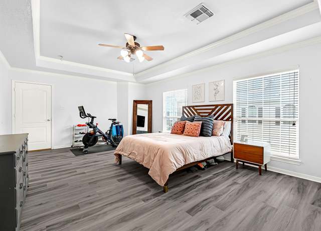 Property at 2602 Shady Acres Ct, Houston, TX 77008, 3 beds, 3.5 baths