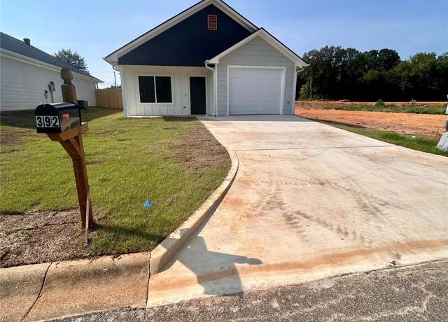 Property at 392 Alexander St, Kilgore, TX 75662, 3 beds, 2 baths