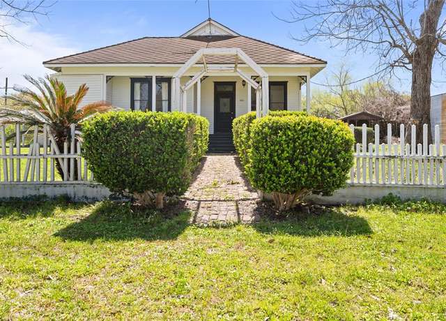 Property at 608 Miller St, Anahuac, TX 77514, 3 beds, 2.5 baths