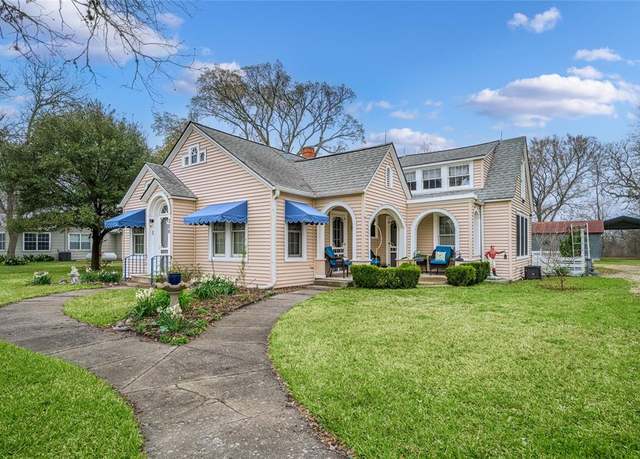 Property at 326 Centennial St, Carmine, TX 78932, 3 beds, 2 baths