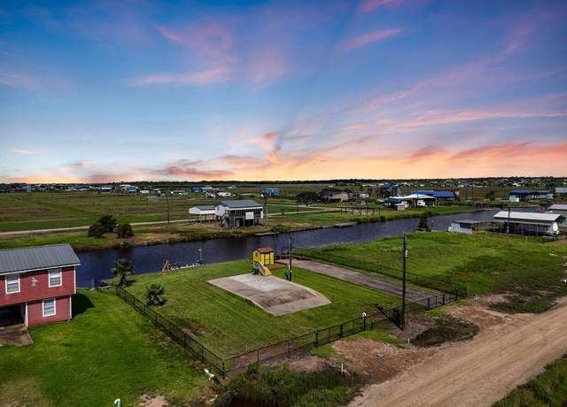 Property at 683 Hall Ave, Sargent, TX 77414