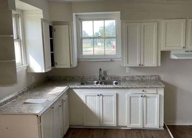 Property at 621 W 7th St, Freeport, TX 77541, 2 beds, 1 bath