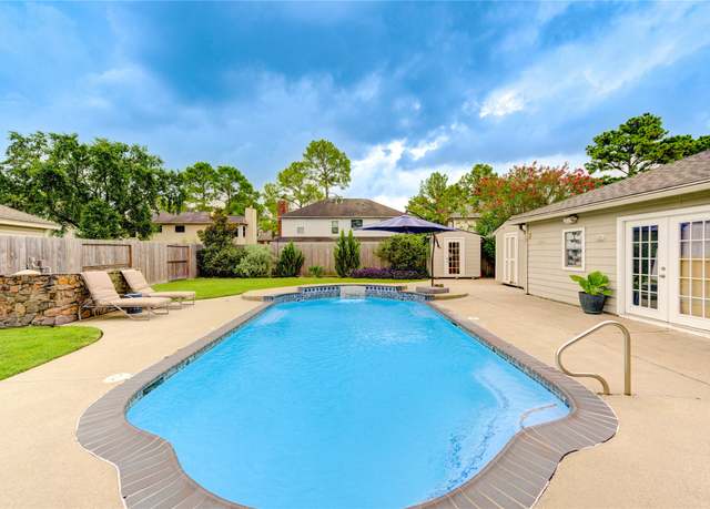 Property at 810 Amber Bough Ct, Houston, TX 77062, 3 beds, 2.5 baths