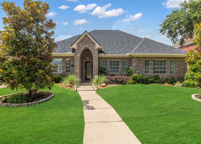 Property at 4710 Broadmoor Dr, League City, TX 77573, 3 beds, 2 baths