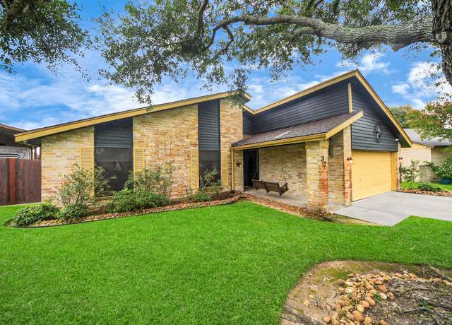 Property at 37 Wagon Lane Loop, Angleton, TX 77515, 3 beds, 2.5 baths