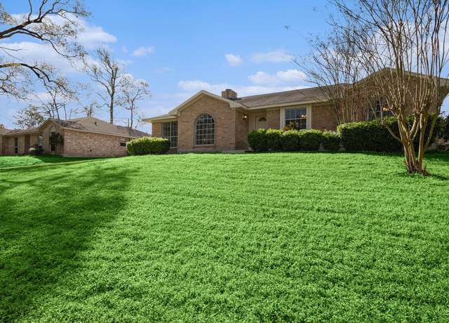 Property at 10056 Woodhollow Dr, Conroe, TX 77385, 4 beds, 2 baths