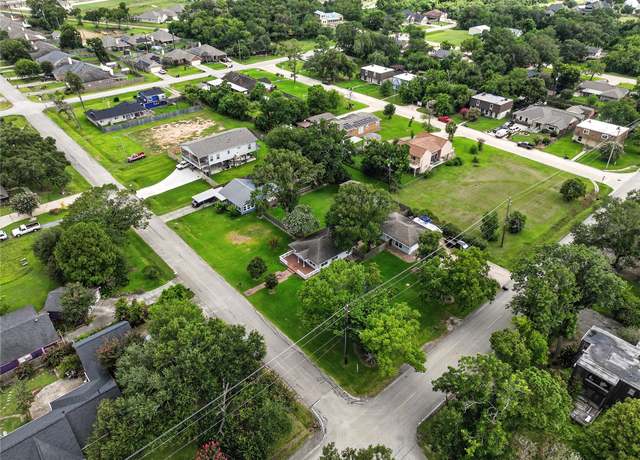 Property at 104 N Forrest Ave, La Porte, TX 77571, 2 beds, 2 baths