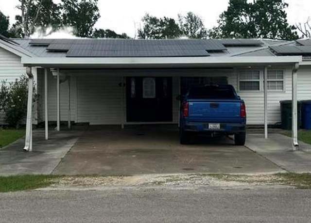 Property at 401 Henry St, Bridge City, TX 77611, 5 beds, 3 baths