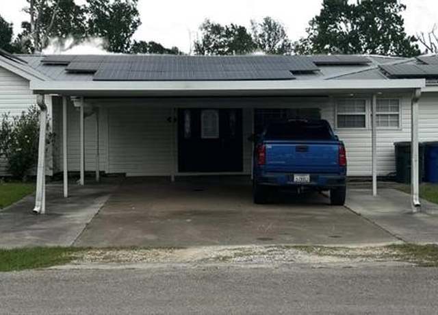 Property at 401 Henry St, Bridge City, TX 77611, 5 beds, 3 baths