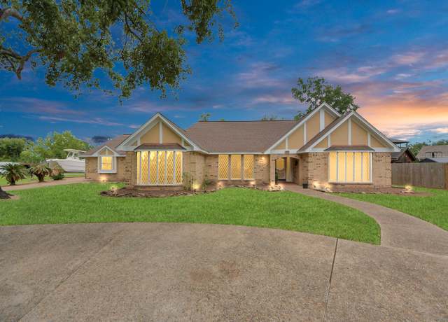 Property at 2514 Loganberry Cir, Seabrook, TX 77586, 3 beds, 2 baths