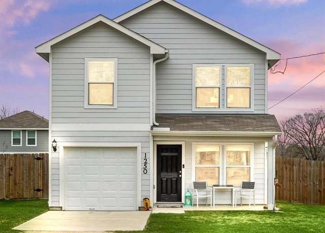 Property at 1250 22nd St, Hempstead, TX 77445, 3 beds, 2.5 baths