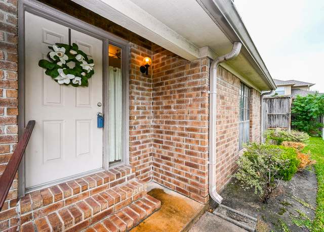 Property at 16908 Timberwork Rd, Spring, TX 77379, 2 beds, 2.5 baths