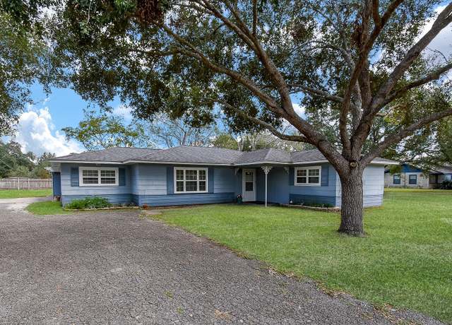 Property at 1510 Michael St, El Campo, TX 77437, 3 beds, 2 baths
