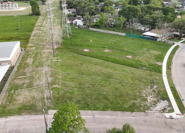 Property at 624 Preston Ave, Pasadena, TX 77503
