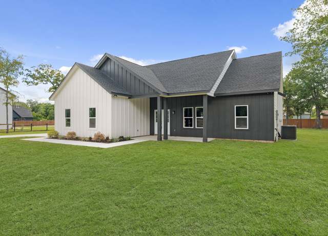 Property at 24601 Tipperary St, Hempstead, TX 77445, 3 beds, 2 baths