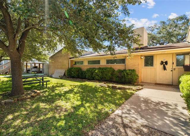 Property at 1111 32nd St, Galveston, TX 77550, 12 beds, 5 baths