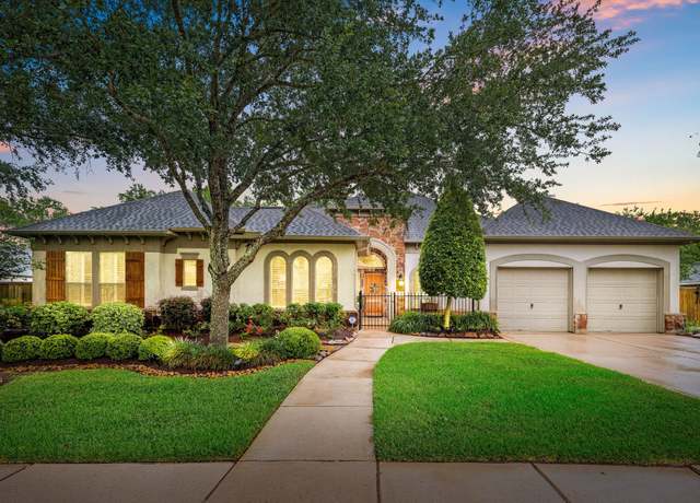 Property at 212 Salmon Creek Ln, Friendswood, TX 77546, 3 beds, 2.5 baths