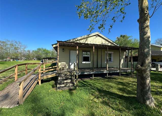 Property at 5403 Farmer Rd, Alvin, TX 77511, 3 beds, 3 baths