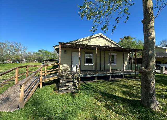 Property at 5403 Farmer Rd, Alvin, TX 77511, 3 beds, 3 baths