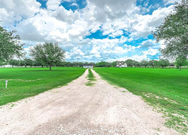 Property at 6607 S Mallard Dr, Fulshear, TX 77441, 2 beds, 1.5 baths