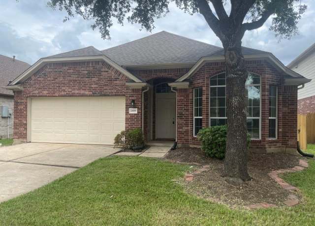 Property at 2811 Darby Brook Dr, Fresno, TX 77545, 4 beds, 2 baths