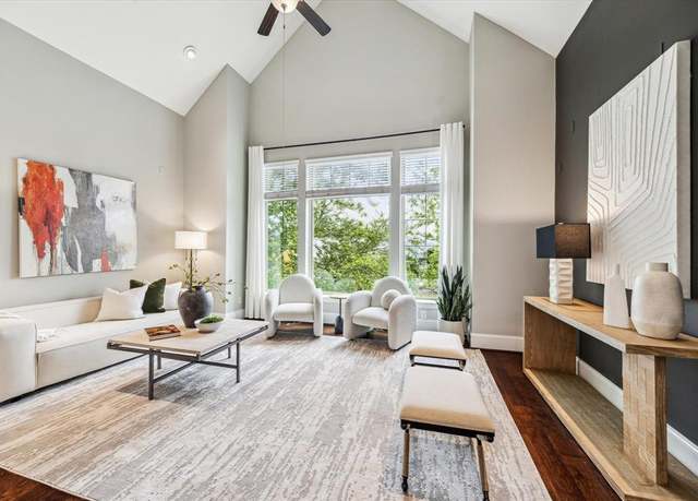 Property at 1118 W 7th St, Houston, TX 77007, 3 beds, 3 baths