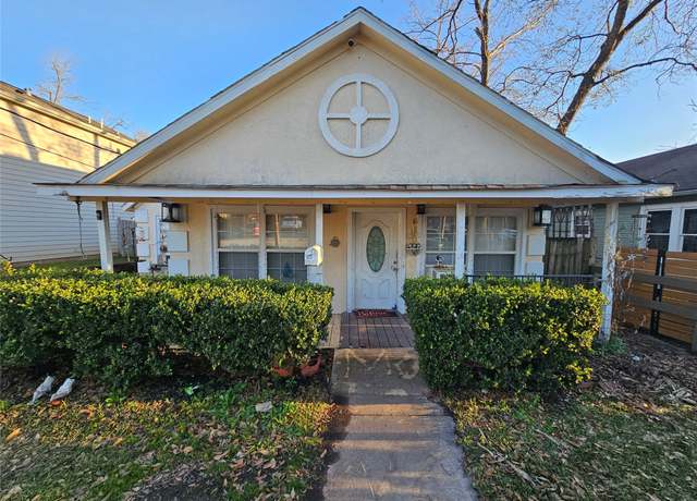 Property at 915 W Lewis St, Conroe, TX 77301, 3 beds, 2 baths