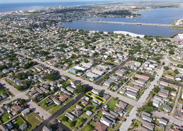 Property at 5422 Avenue L, Galveston, TX 77551, 3 beds, 1 bath