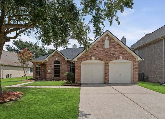 Property at 4918 Fern Cove Dr, Baytown, TX 77521, 3 beds, 2 baths