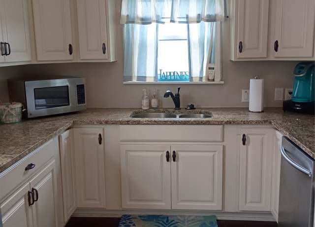 Property at 41 Lakeview Shores Dr, Coldspring, TX 77331, 4 beds, 3 baths